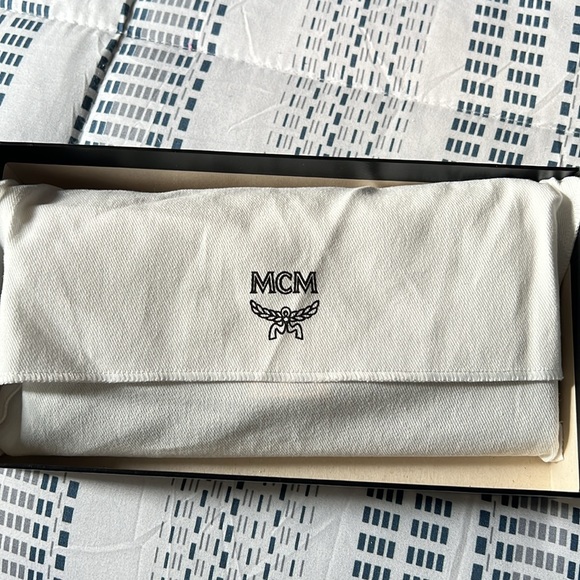 Chain Wallet-MCM - Picture 3 of 5